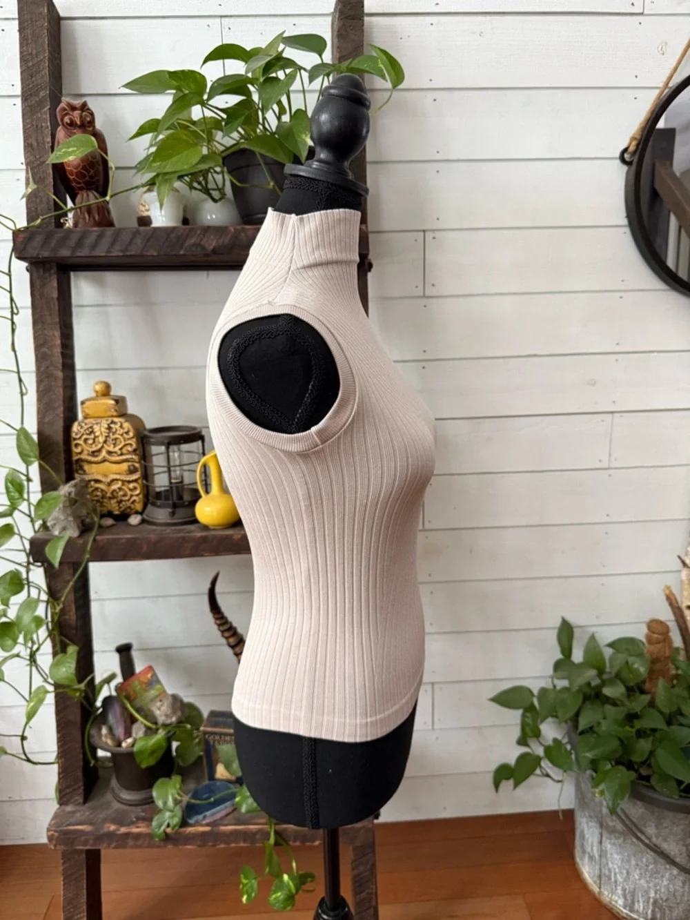 Aura Sleeveless Ribbed Turtleneck Top - Blush Pink - Picture 6 of 17